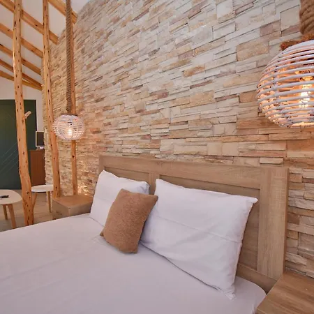 Alex Villa Szinarádesz