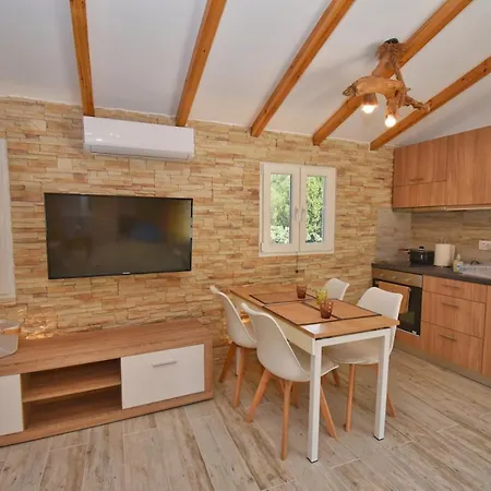 Alex Villa Sinarádes