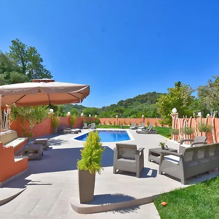 Alex Villa Szinarádesz