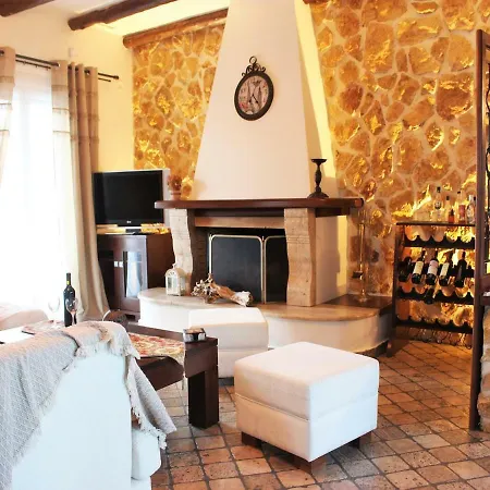 빌라 Alex Sinarádes