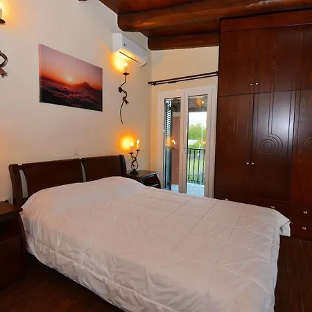 Alex 빌라 Sinarádes