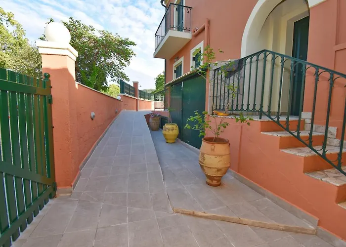 Alex Σιναράδες