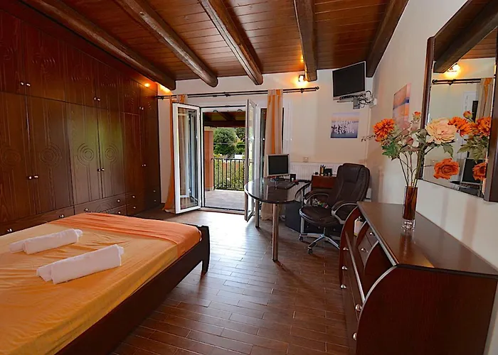 Alex Вилла Sinarades