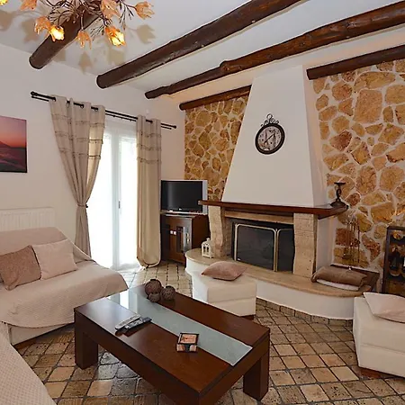 Alex Villa Sinarádes